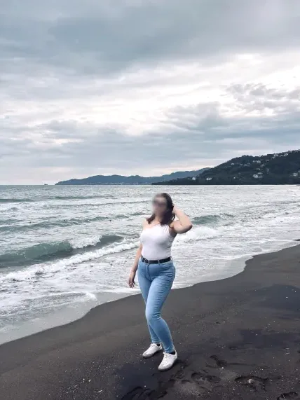 Ayse, 21