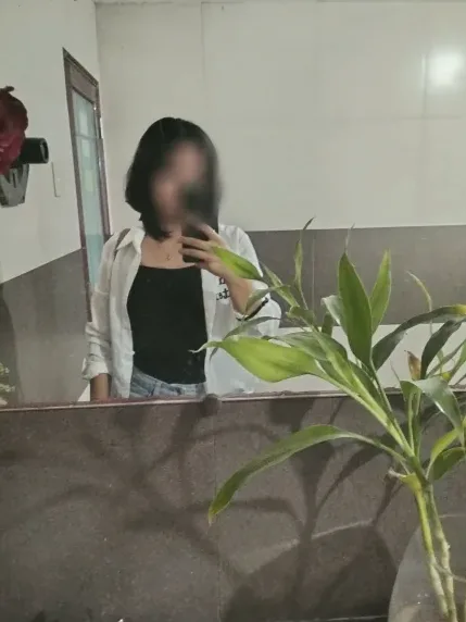 Greta, 25