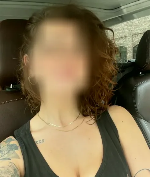 Helena, 39