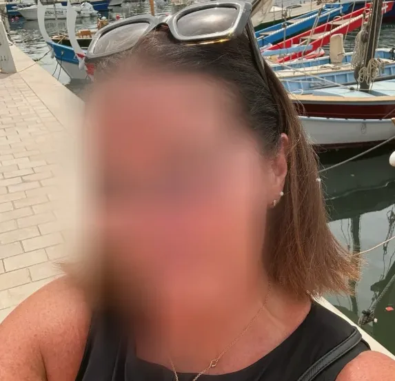 Lucia, 32