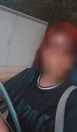 Özlem, 27