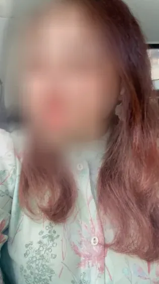 Vivien, 32